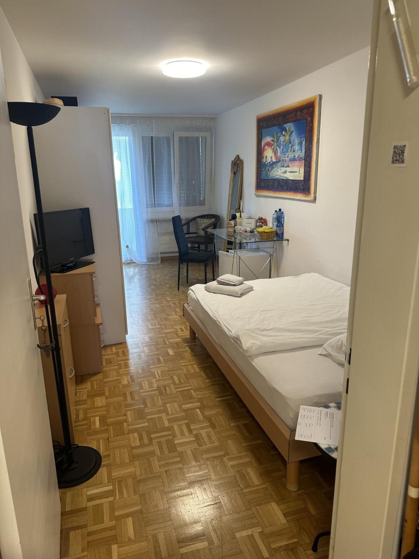 Schoenes Zimmer In Der City バーゼル エクステリア 写真