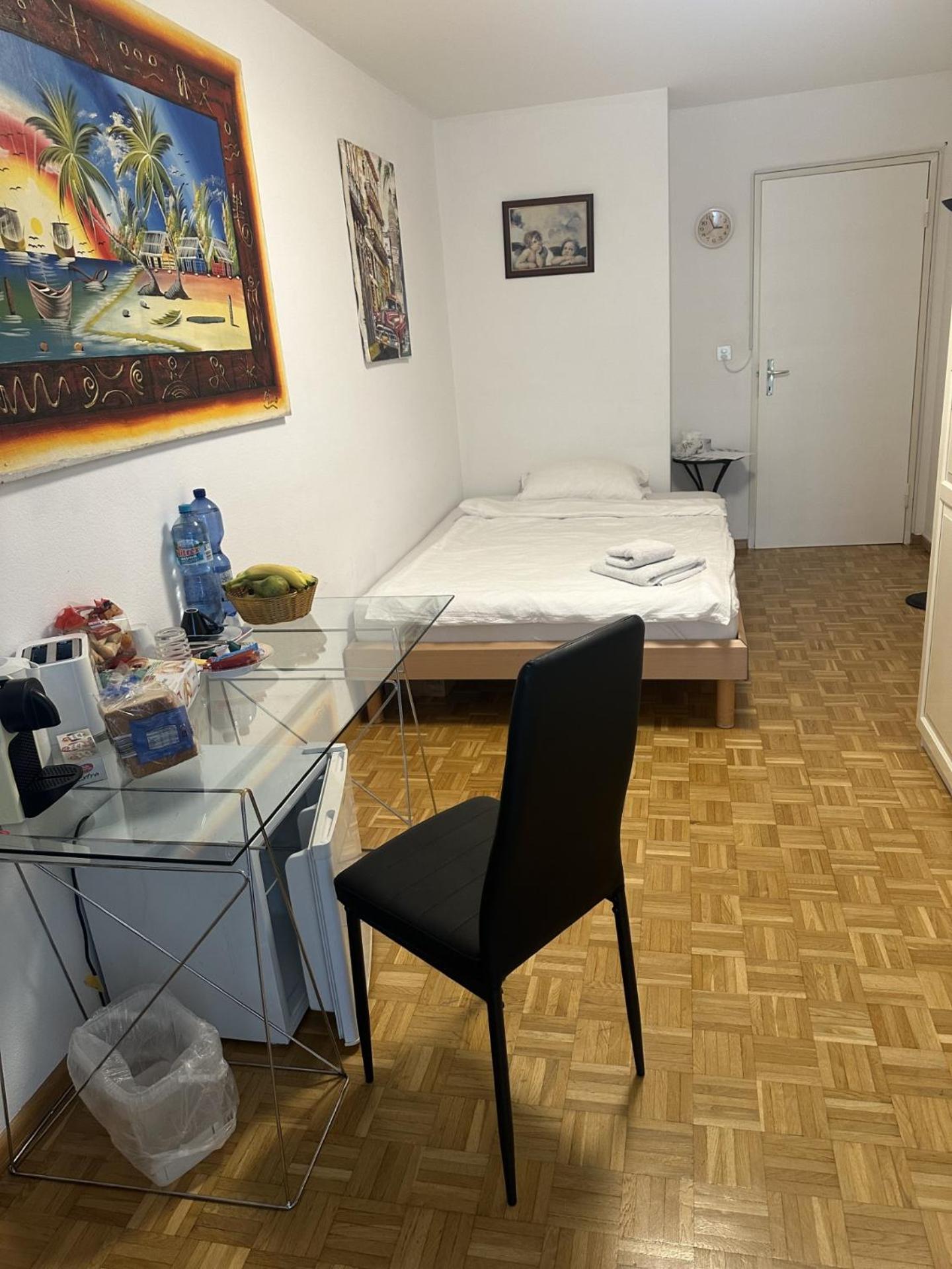 Schoenes Zimmer In Der City バーゼル エクステリア 写真
